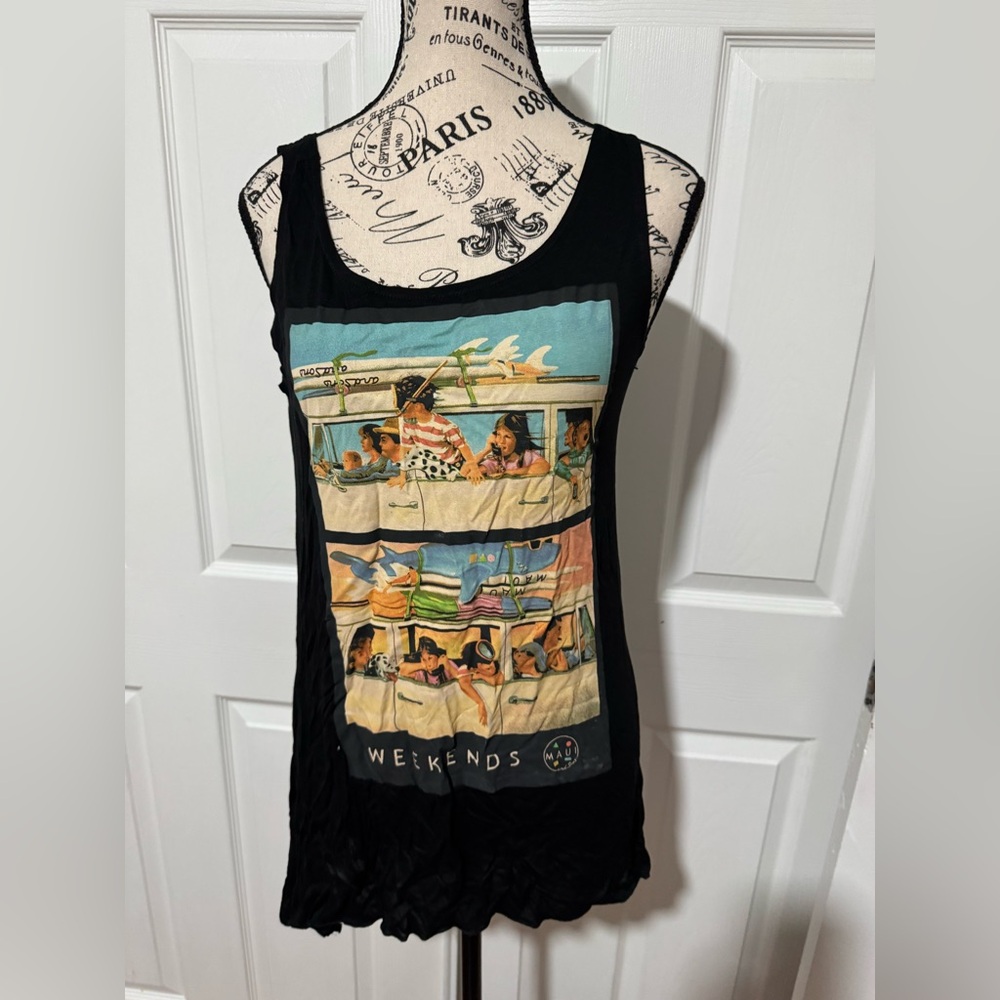 Women’s small graphic tee sleeves $5 final